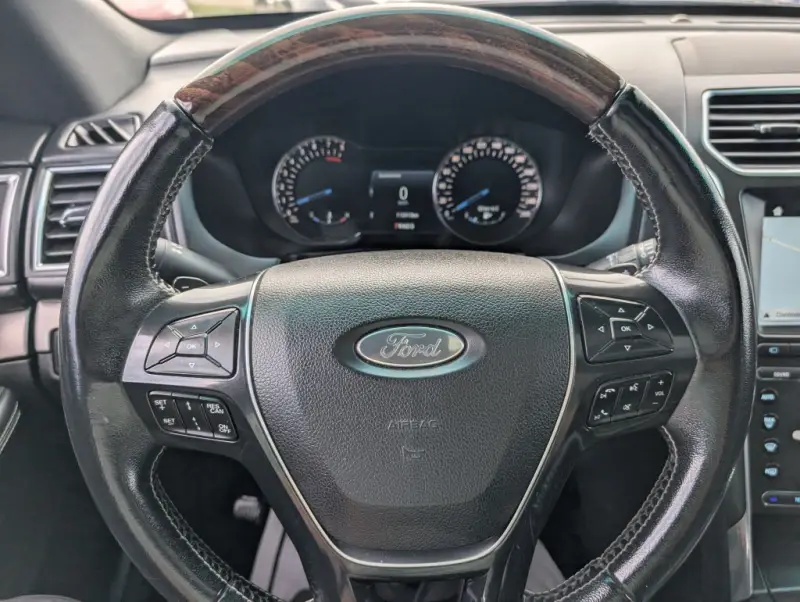 2017 Ford Explorer Platinum AWD photo 23