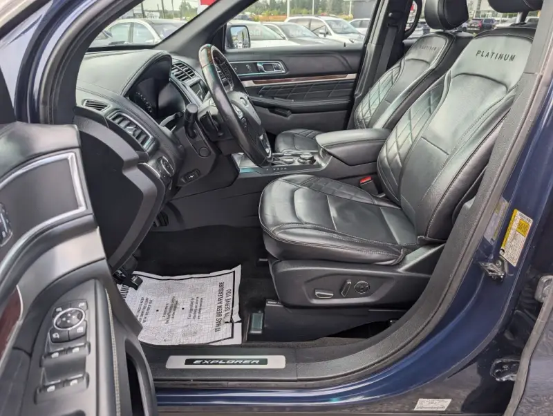 2017 Ford Explorer Platinum AWD photo 18