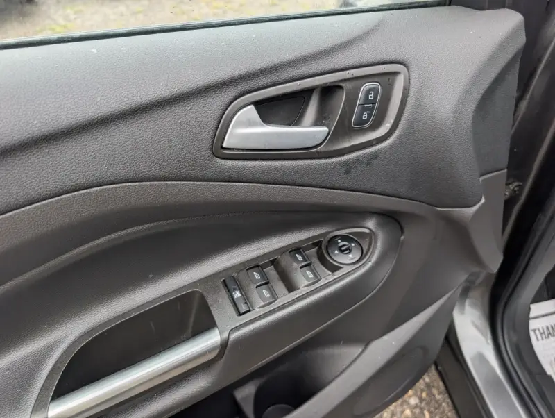 2017 Ford Escape SE photo 16