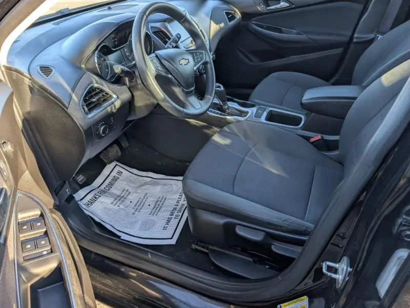 2017 Chevrolet Cruze LT photo 12