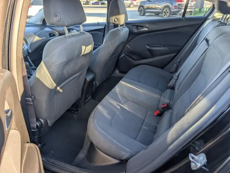 2017 Chevrolet Cruze LT photo 21