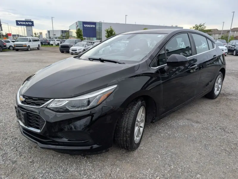 2017 Chevrolet Cruze LT photo 2