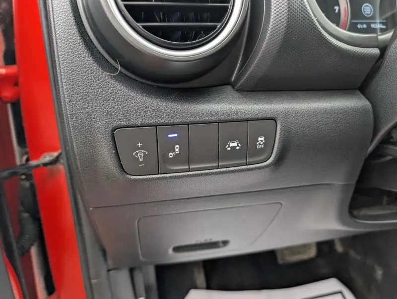 2019 Hyundai Kona Luxury AWD photo 17
