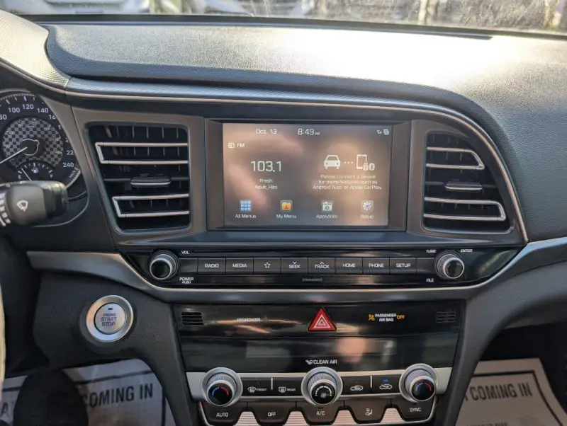 2020 Hyundai Elantra Luxury photo 20