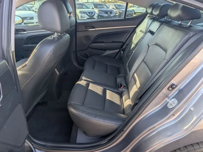 2020 Hyundai Elantra Luxury photo 15