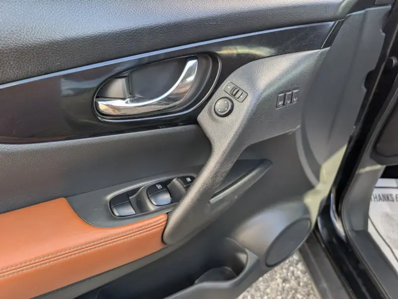 2017 Nissan Rogue SL AWD photo 16