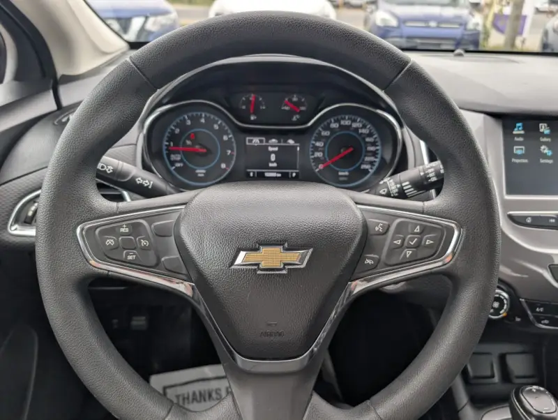 2018 Chevrolet Cruze Hatchback LT photo 18