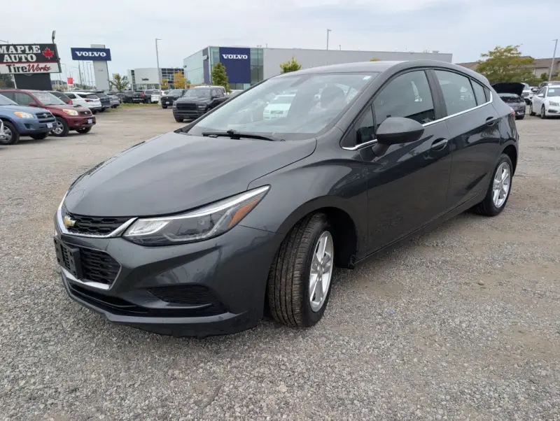 2018 Chevrolet Cruze Hatchback LT photo 2