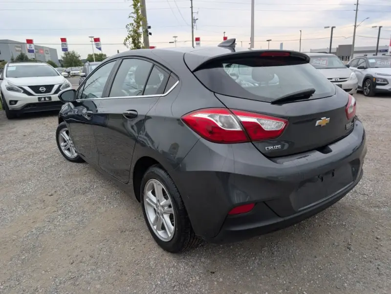 2018 Chevrolet Cruze Hatchback LT photo 8