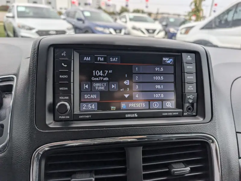 2017 Dodge Grand Caravan SXT Premium Plus photo 25