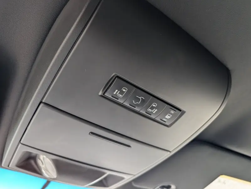 2017 Dodge Grand Caravan SXT Premium Plus photo 28