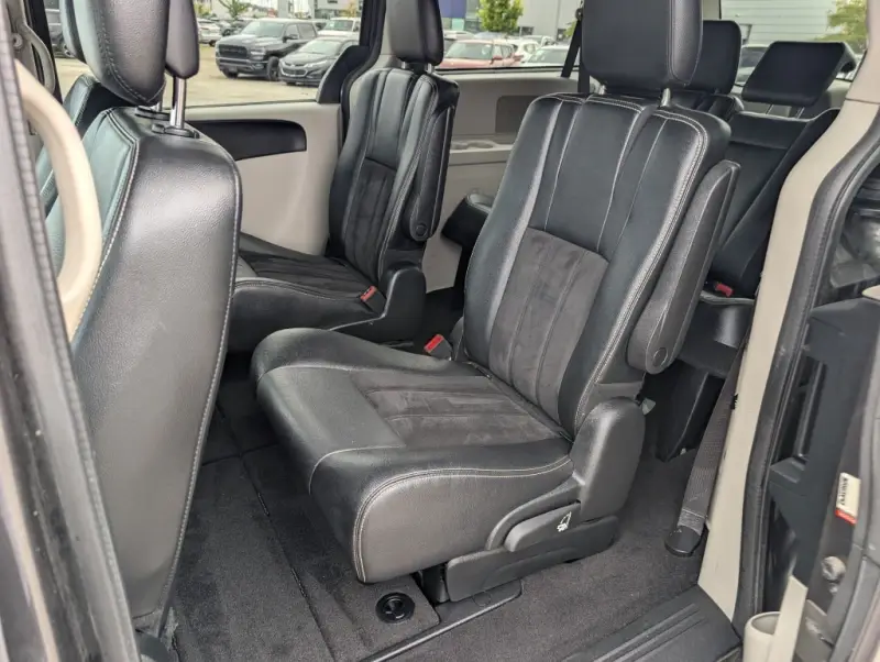 2017 Dodge Grand Caravan SXT Premium Plus photo 13