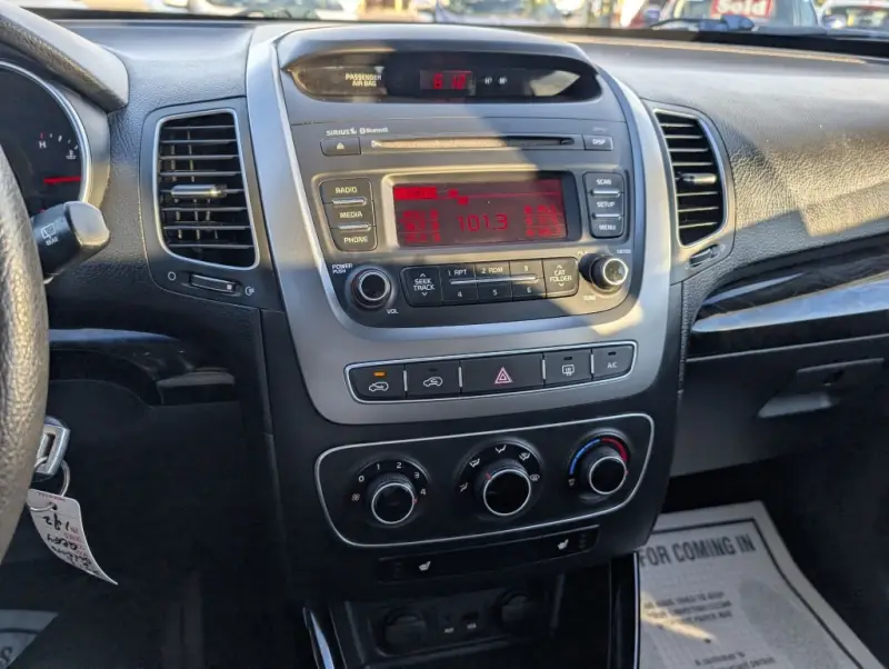 2015 Kia Sorento LX AWD photo 17