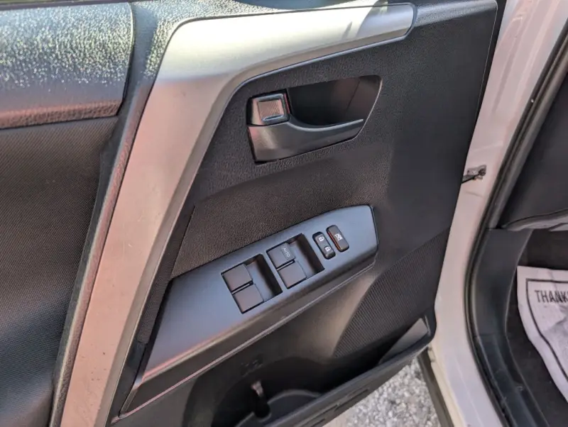 2018 Toyota RAV4 LE photo 15